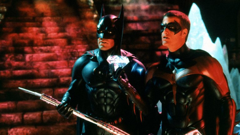Joel Schumacher si scusa per “Batman & Robin” e spiega i suoi contestati bat-capezzoli