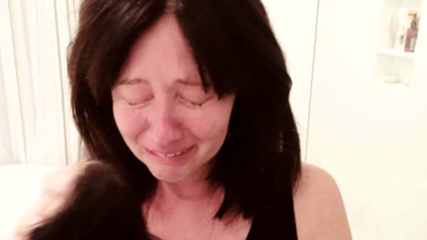 Brenda in lacrime: la foto di Shannen Doherty per la lotta contro il cancro