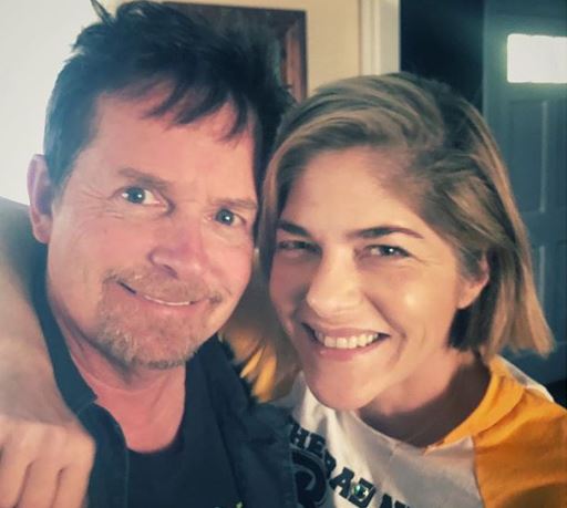 Selma Blair e Michael J. Fox uniti nelle loro malattie: la foto che commuove i fan