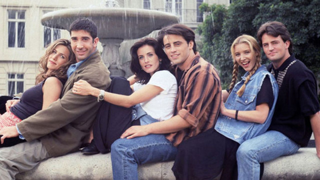 L’ultima cena di Friends: lo scatto nostalgico di 16 anni fa prima della fine delle riprese