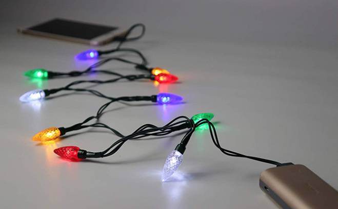 Per gli amanti del Natale in arrivo il cavo USB con le luci colorate per caricare lo smartphone