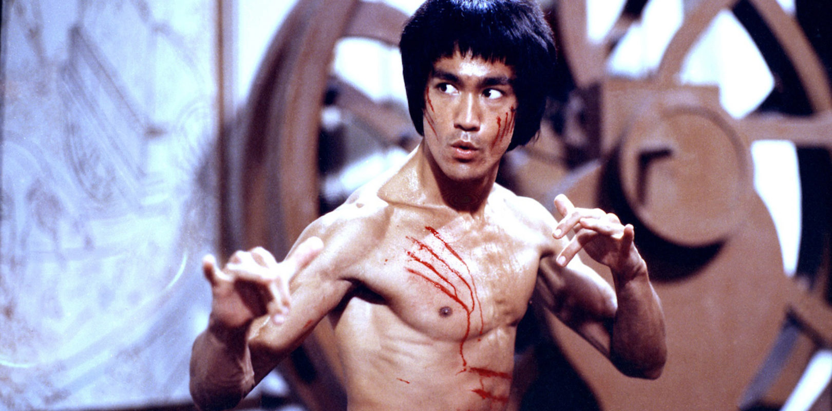 Bruce Lee “morto perché aveva bevuto troppa acqua”: la nuova inchiesta sulla morte della star