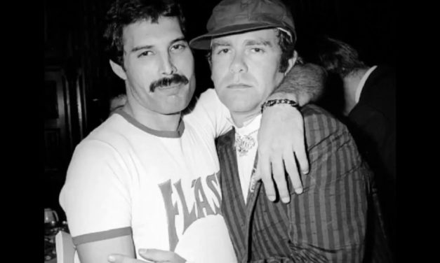 Elton John racconta gli ultimi giorni di Freddie Mercury: “Era quasi cieco”
