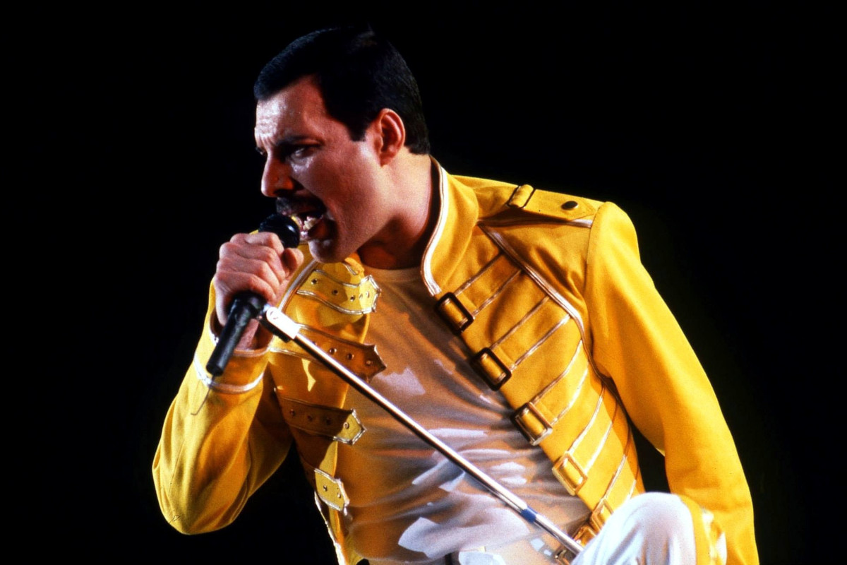 Freddie Mercury: il cantante dei Queen è morto da anni ma continua a fare regali di Natale