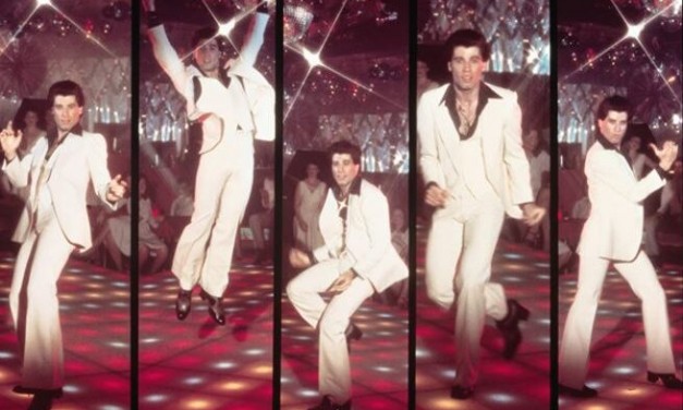 La Febbre del Sabato Sera: la scena del ponte, la nonna che improvvisa e Stevie Wonder al posto dei Bee Gees!