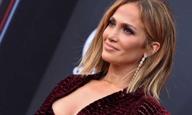 Jennifer Lopez: l’annuncio del nuovo album su Instagram con un hairstyle anni ’80
