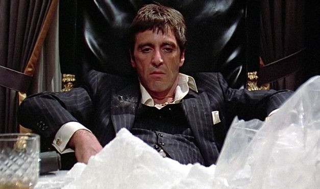 Scarface, la coca finta sul set, Pacino: “Il mio naso cambiò dopo il film, non so cosa ci fosse dentro”