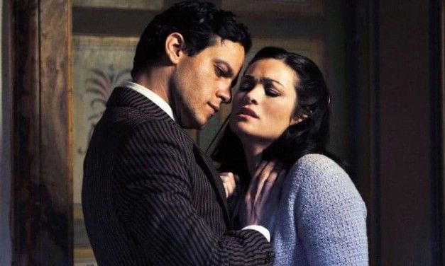 Manuela Arcuri dopo il coming out di Garko: “La mia relazione con lui era vera”