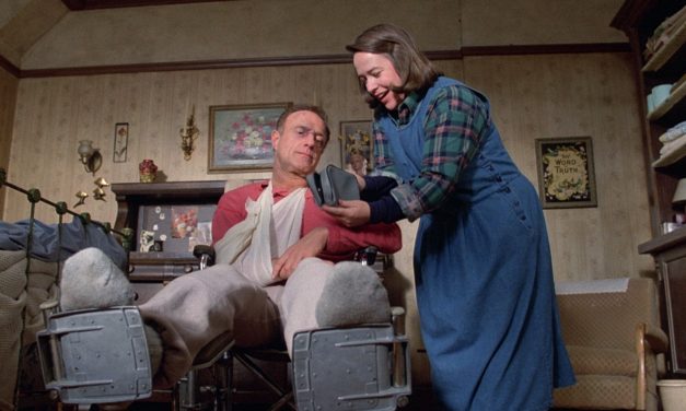 “Misery”: il pianto di Kathy Bates prima di girare la scena delle caviglie spezzate e i dissidi con James Caan