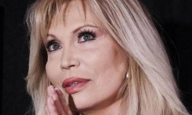 Amanda Lear su David Bowie: “Lo lasciai perché si truccava più di me”