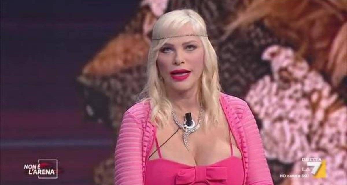 Cicciolina, l’avvocato afferma: «Ilona Staller donerà il vitalizio per aiutare i malati di covid»