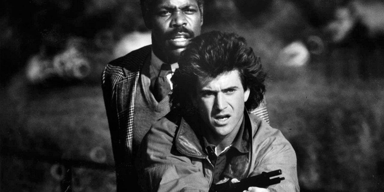 Arma Letale: la preparazione di Mel Gibson e Danny Glover, il salto della ragazza con il “trucco” e il copione iniziale più dark