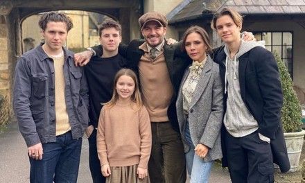 Brooklyn Beckham chiude con la famiglia: “Ha detto a David e Victoria che non vuole più contatti e non risponde nemmeno via messaggio”