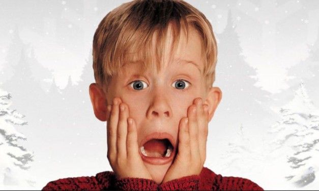 Macaulay Culkin indossa la mascherina a tema “Mamma, ho perso l’aereo”