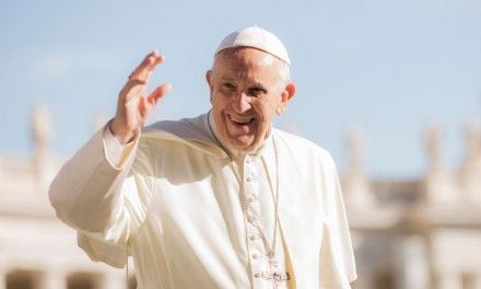 Papa Francesco favorevole alle unioni civili per coppie omosessuali, le reazioni di Tiziano Ferro e Luxuria