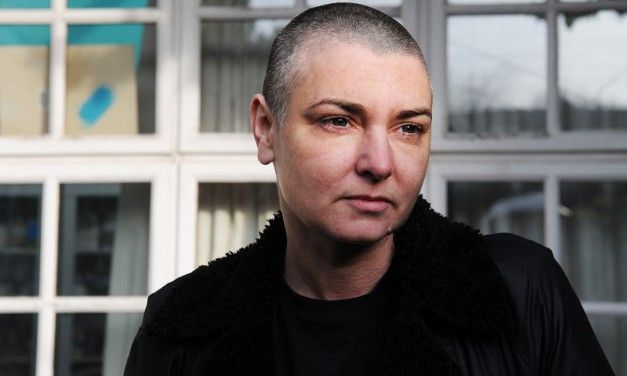 Sinead O’Connor chiede aiuto sui social: “Sto vivendo con un’agorafobia paralizzante… sto morendo di fame”