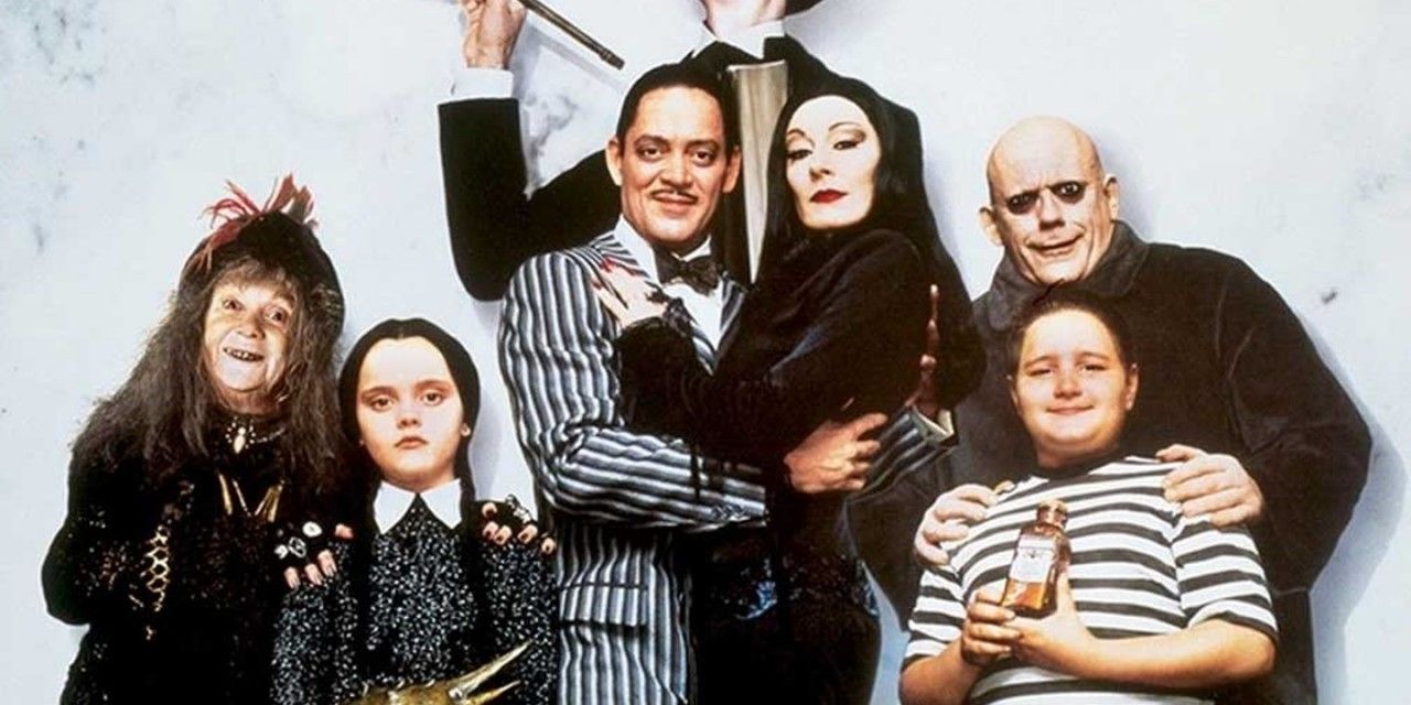La Famiglia Addams: i problemi di Christopher Llyod per interpretare Zio Fester e come fu creato Mano