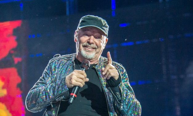 Vasco Rossi: “Sono sopravvissuto alle Br, alla droga, alla depressione e al coma. Sono un Super-Vissuto”