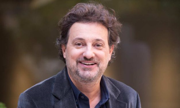 Leonardo Pieraccioni alle prese con la didattica online: “A 55 anni ho la dimestichezza di un bradipo in manette”