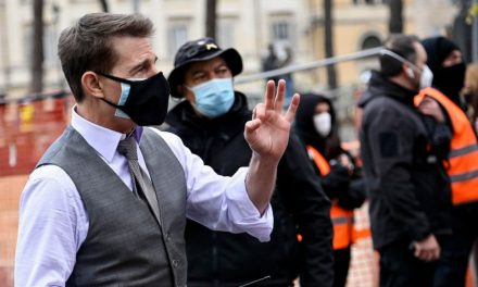 Mission: Impossible, Tom Cruise torna a Roma e si ferma a parlare con i fan
