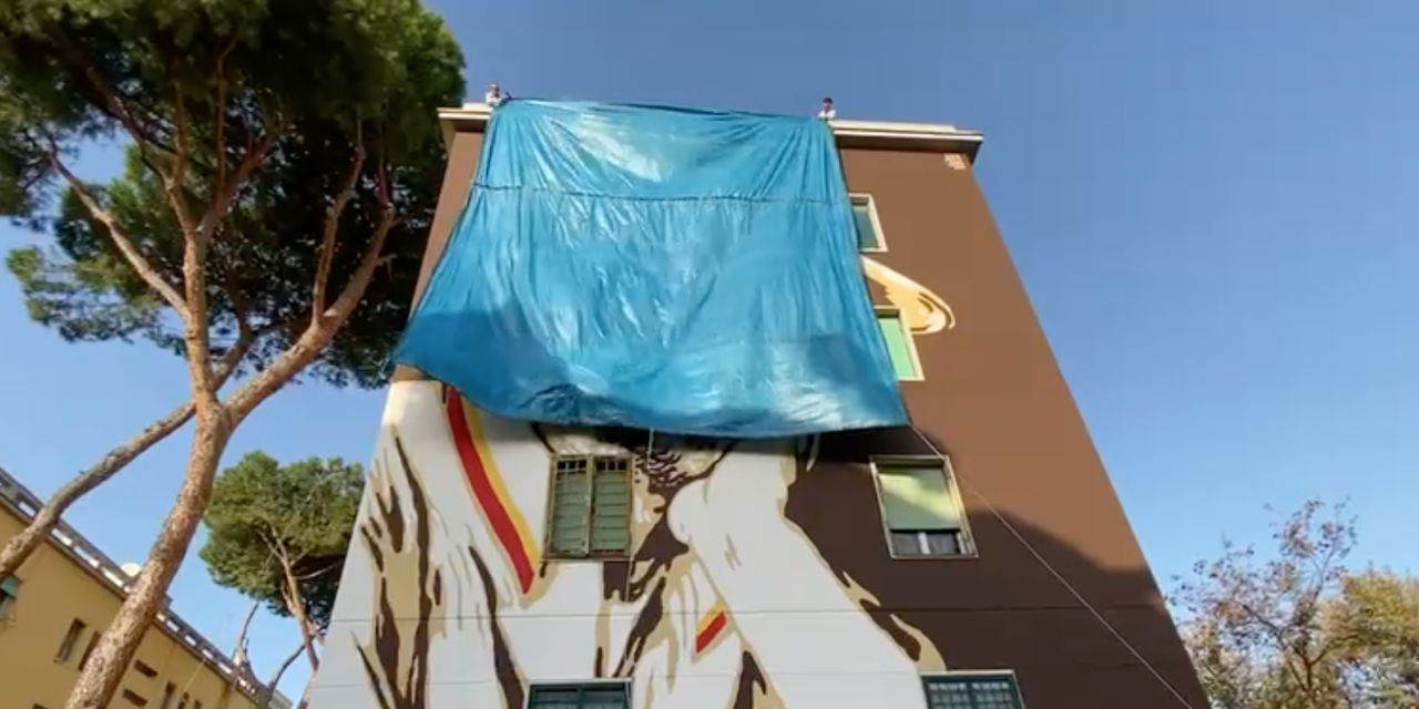 Gigi Proietti: completata l’opera di 15 metri al Tufello, il suo quartiere