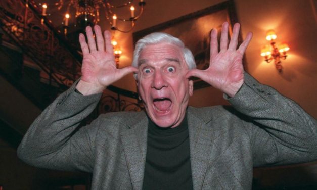 Leslie Nielsen e lo scherzo dei peti durante le interviste