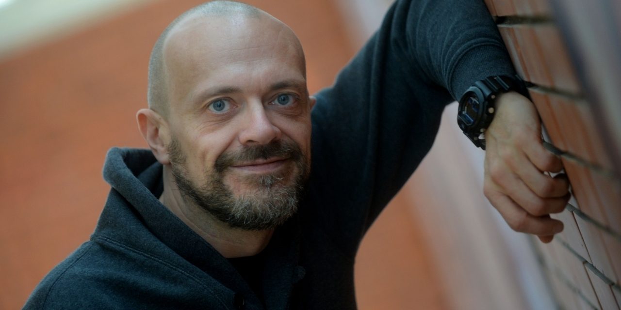 Max Pezzali: “Io non riesco a parlare d’amore nella vita reale, però mi sfogo nelle canzoni”