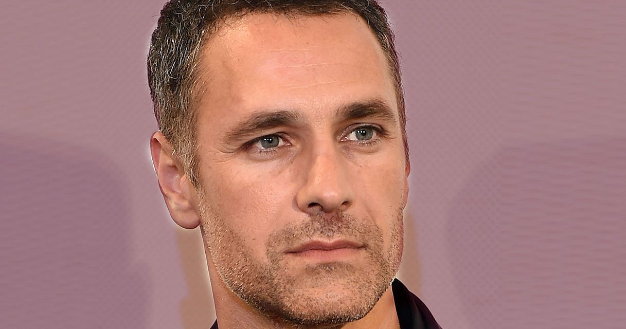 Raoul Bova: “In tanti alla mia età ricorrono ai ritocchini. Io preferisco lo sport, nessun ritocco ti ossigena le cellule del cervello”