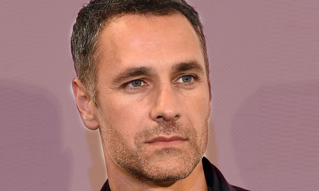 Raoul Bova: “In tanti alla mia età ricorrono ai ritocchini. Io preferisco lo sport, nessun ritocco ti ossigena le cellule del cervello”