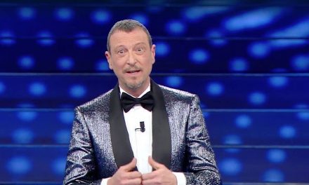 Sanremo 2022, Amadeus al Tg1 rivela i cantanti si esibiranno martedì e mercoledì