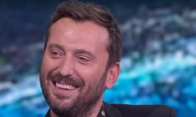 Cesare Cremonini, sulla vespa di 50 Special: “La conservo ancora in garage, sembra nuova di zecca”