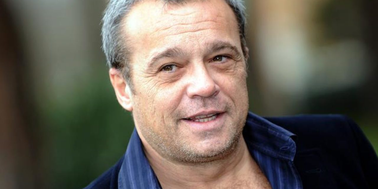 Claudio Amendola si sfoga: “Si parla solo del cenone di Natale, non ne posso più”