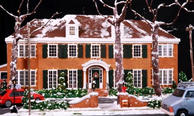 Mamma, ho perso l’aereo: la casa dei McCallister ricreata con il pan di zenzero [VIDEO]