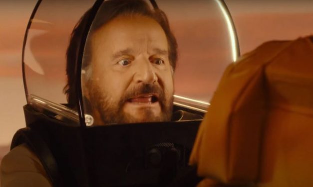 In vacanza su Marte, Cinecittà spiega la tecnologia usata per le riprese extraterresti: “Il futuro del fare cinema inizia qui”