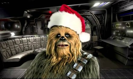 Chewbacca canta Jingle Bells augurando buon feste