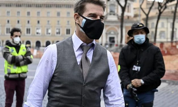 «Vi licenzio, figli di put**na!» Tom Cruise urla furioso alla troupe di Mission Impossible per la violazione delle regole anti-Covid