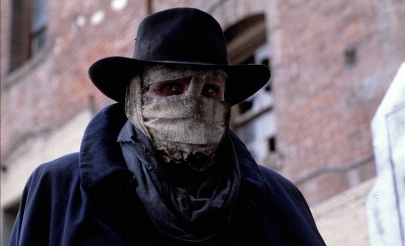 Darkman compie 30 anni: le curiosità sul film con Liam Neeson