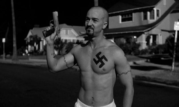 American History X: l’incidente con il finto tatuaggio e l’allenamento di Norton “smontato” da Schwarzenegger