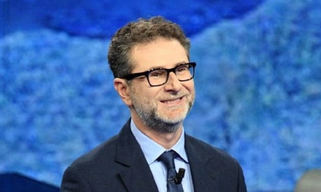 Fabio Fazio: “Oggi la TV non è più niente. Non conosco nessuno sotto i 50 anni che resti a casa a vederla. Non si avverte l’esigenza di usarla come un mezzo di racconto”