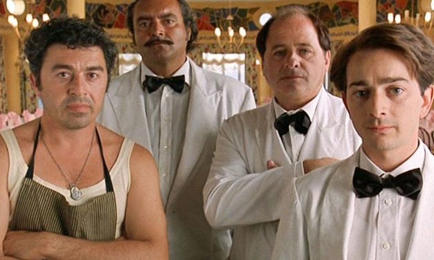 Camerieri: analisi e curiosità sul film del ’95 con Villaggio, Abatantuono e Ingrassia