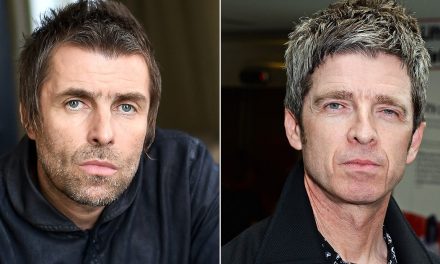 Liam Gallagher insiste per la reunion degli Oasis: “Dai Noel, il 2021 è il nostro anno”