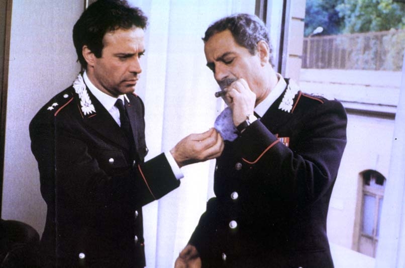 Il Tenente dei Carabinieri: una scena fu completamente improvvisata tra Manfredi e Montesano