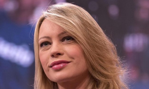 Anna Falchi: “Mi piacerebbe tornare a recitare, anche in un piccolo ruolo. Fellini? Mi chiamava ‘gattina’”