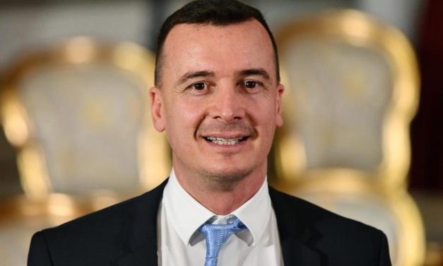 Rocco Casalino: “Mio padre era violento, io ero molto piccolo. Sicuramente avevo la frustrazione di non riuscire a difendere mia madre”