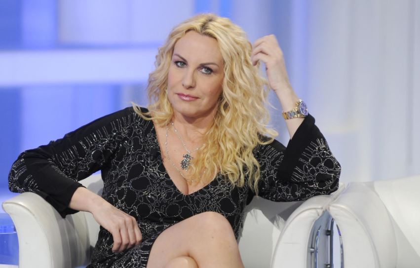 Antonella Clerici contro la D’Urso: “Assurdo dare spazio a gente come Angela da Mondello. In tv il nulla cosmico”