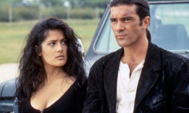 Desperado, Salma Hayek sulla traumatica scena hot con Banderas: “Scoppiai a piangere”