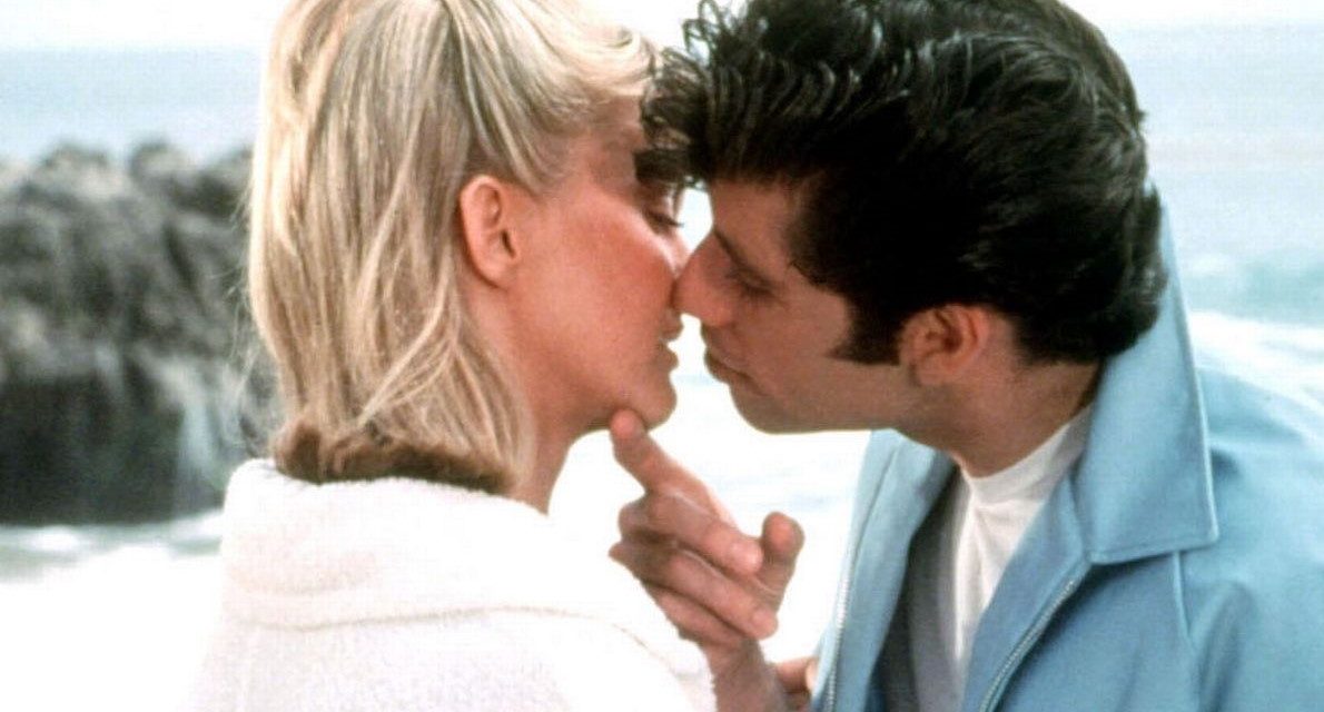 Grease, Olivia Newton-John e l’emozione del primo bacio con John Travolta: “E’ stato speciale”