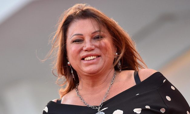 Serena Grandi: “Andare a letto con due uomini mi piaceva, ora solo a pensarci mi fa una fatica incredibile”