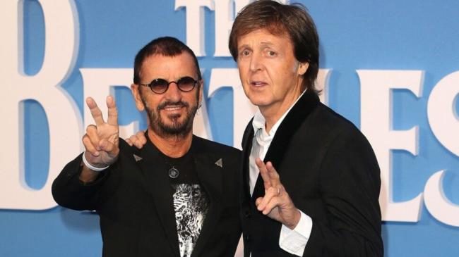 Ringo Starr: “Coi Beatles ci divertivamo anche quando sembrava che litigassimo: triste sentirsi con Paul solo al telefono”