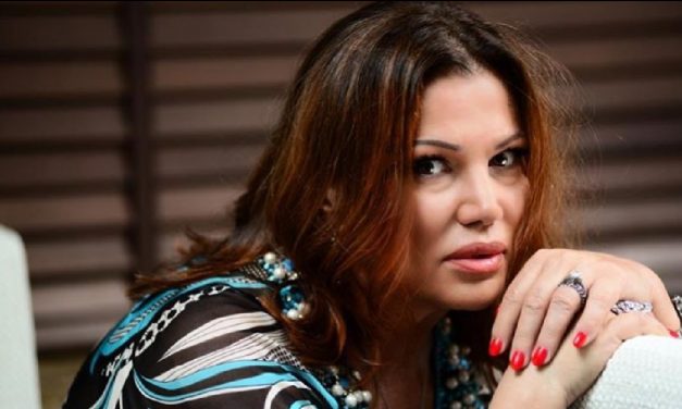 Serena Grandi: “Sono stata operata per un tumore al seno, ero gonfia di farmaci e stress. Ero molto avvilita perché era morta mia madre”